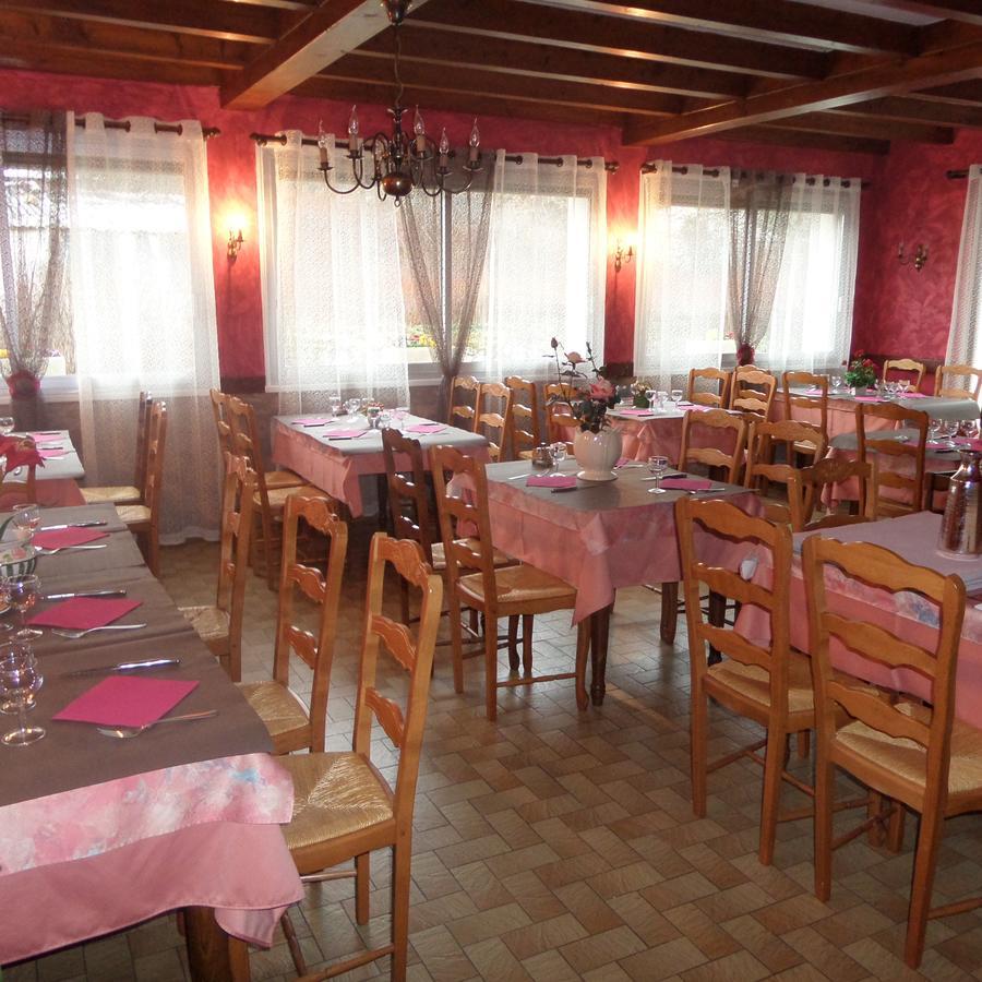 Hotel Restaurant La Renaissance Saint-Cirgues-en-Montagne Exterior foto